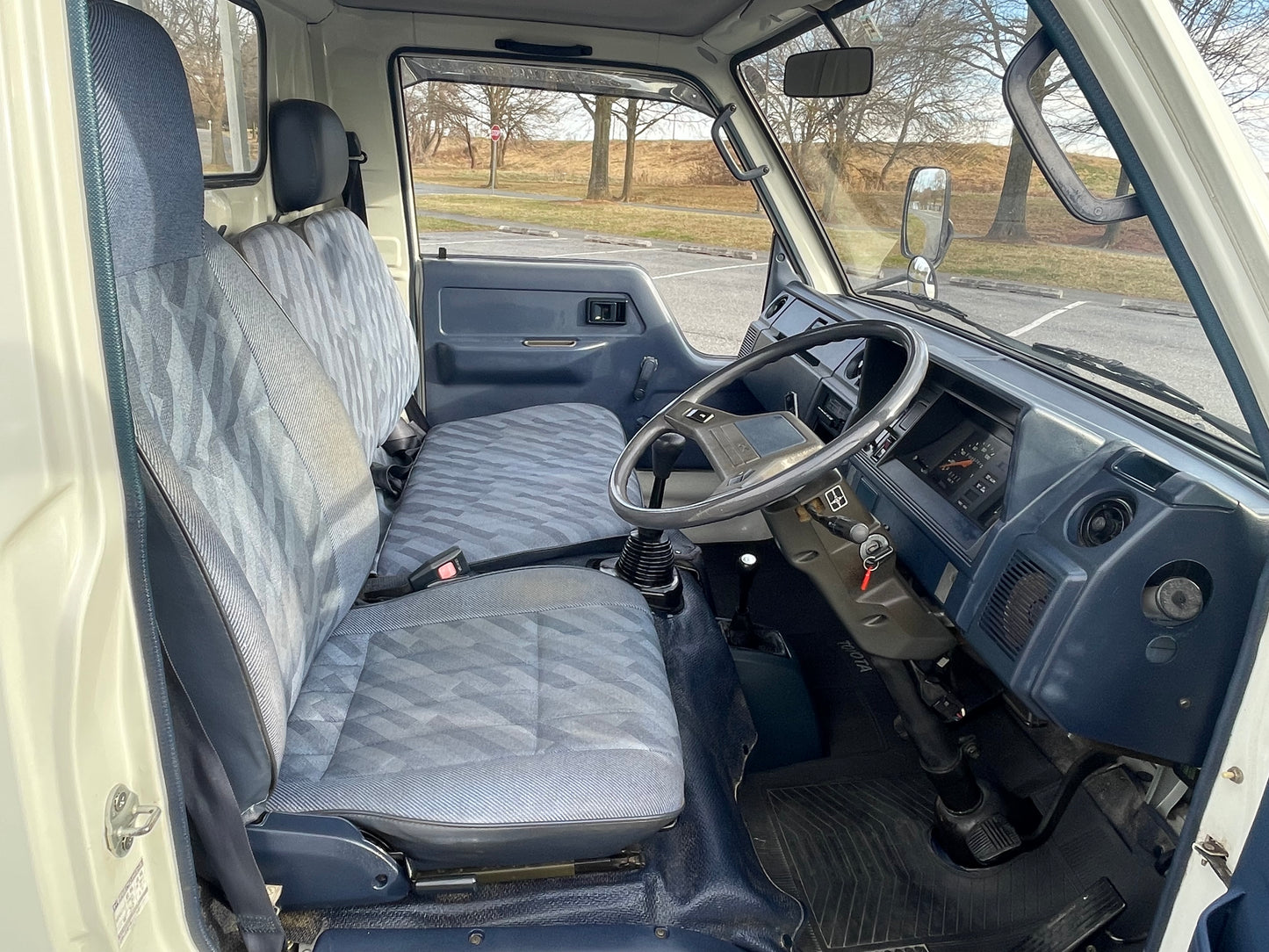 1989 TOYOTA HIACE LH85
