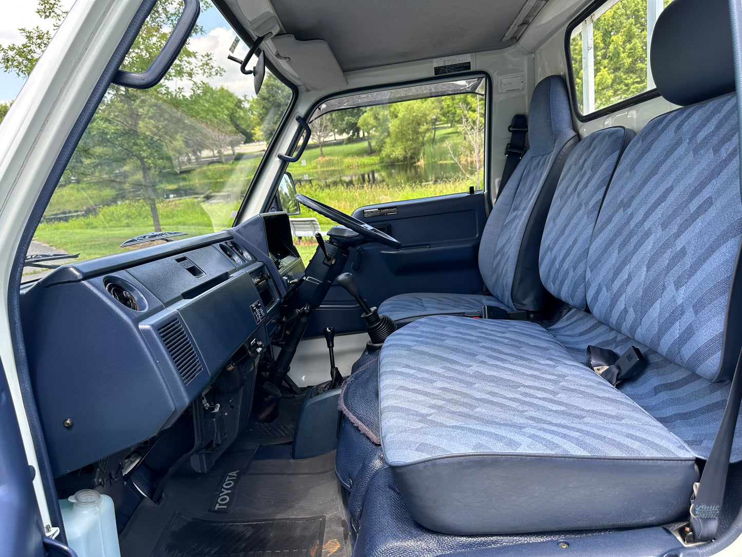 1990 TOYOTA HIACE LH85