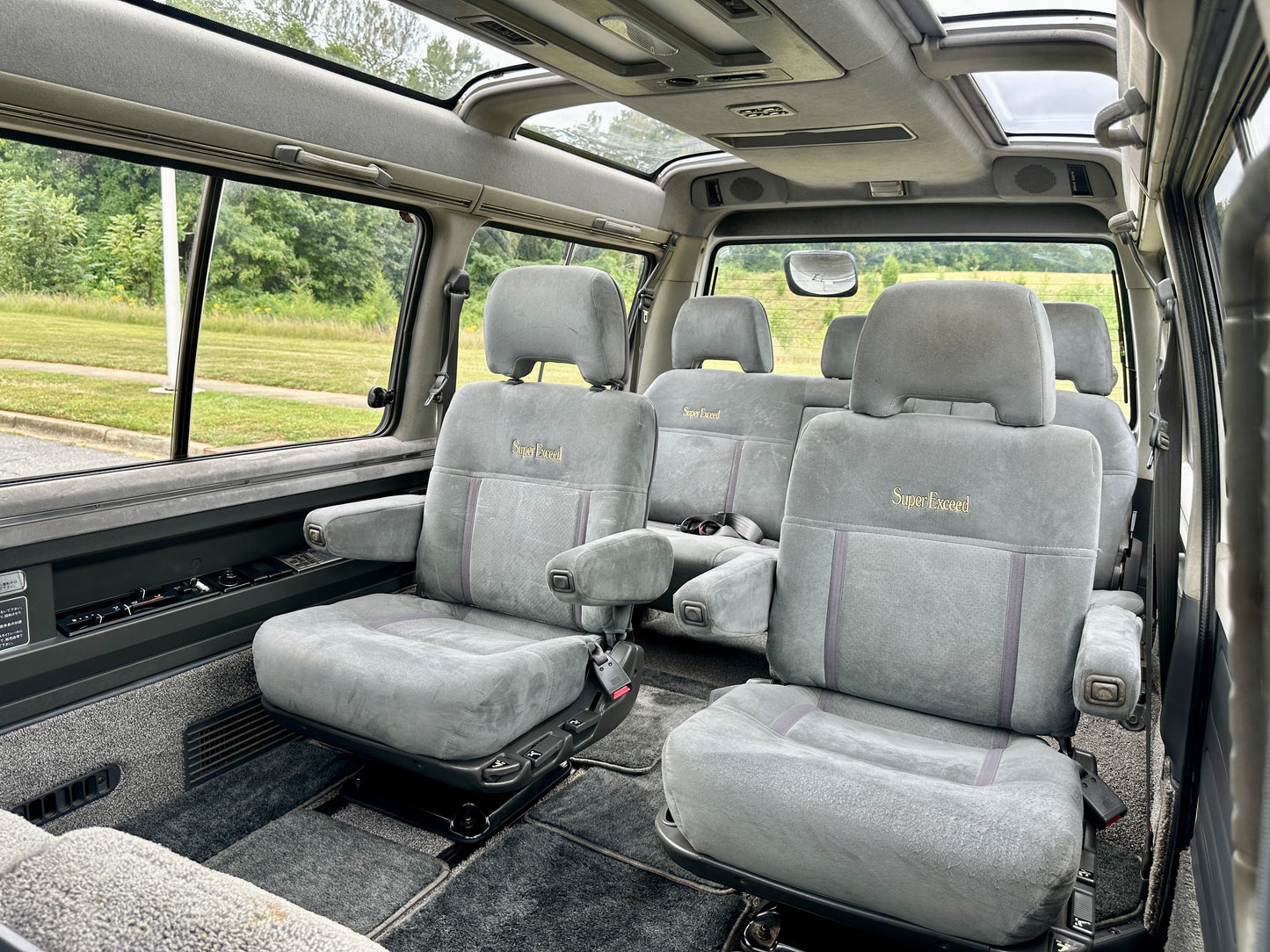 1992 MITSUBISHI DELICA STAR WAGON 4WD SUPER EXCEED - TURBO DIESEL — LOT#633