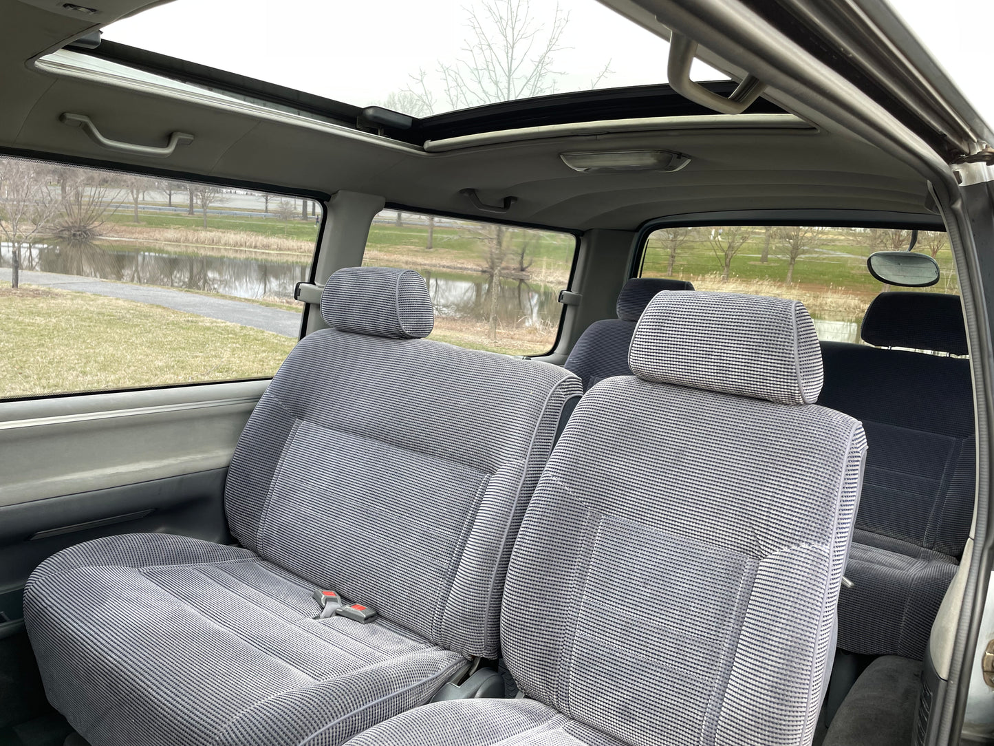 1991 TOYOTA HIACE SUPER CUSTOM LH107