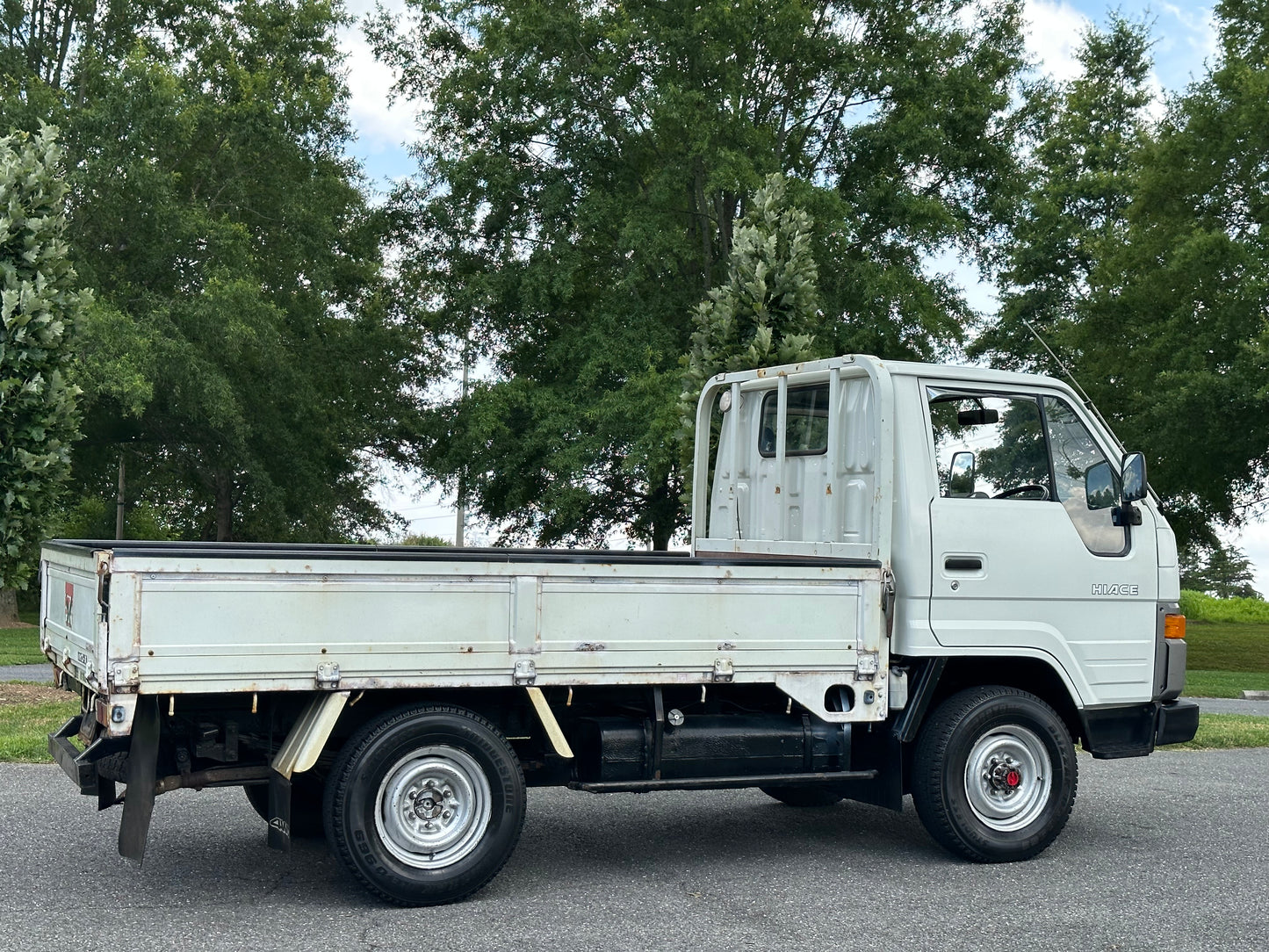 1987 TOYOTA HIACE LH85