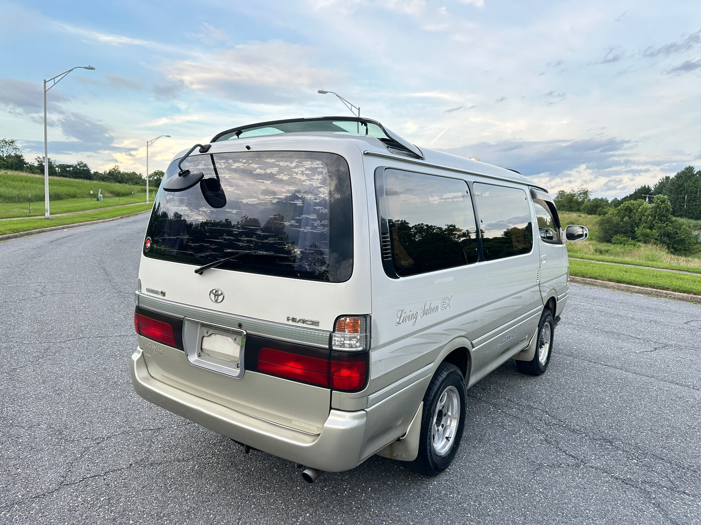 1999 TOYOTA HIACE SUPER CUSTOM LIVING SALOON EX 4WD — INTERCOOLER TURBO DIESEL — LOT#593