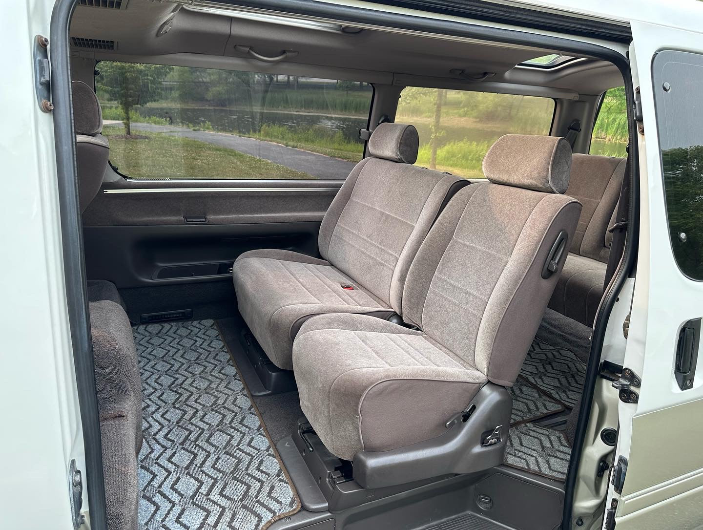 1995 TOYOTA HIACE SUPER CUSTOM LIVING SALOON EX KZH106