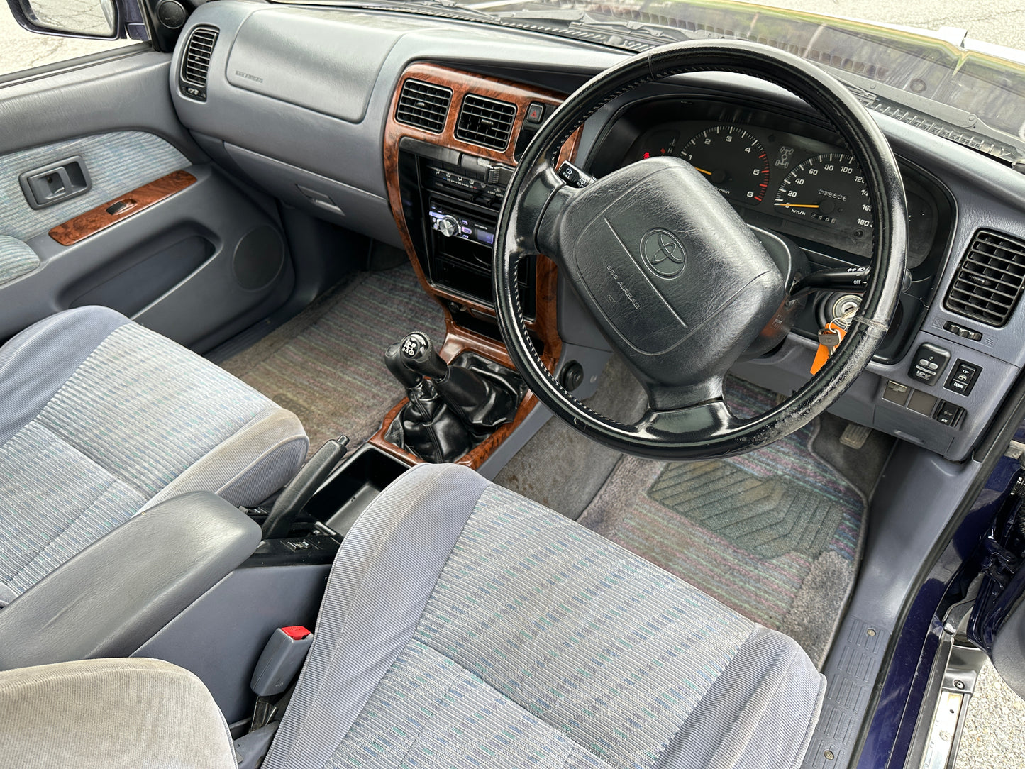1996 TOYOTA HILUX SURF KZN185 SSR-G WITH 5 SPEED MANUAL TRANSMISSION