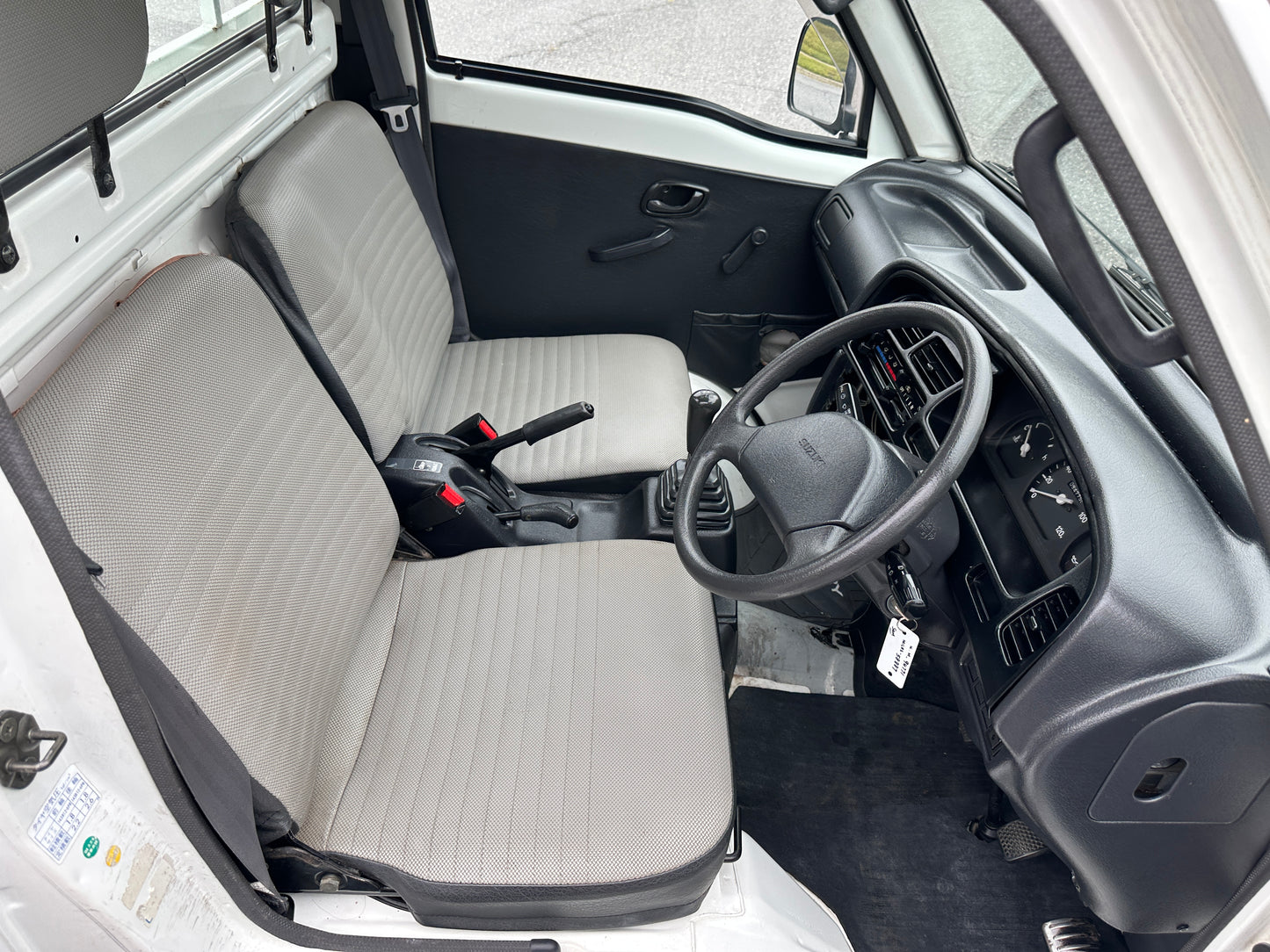 1997 SUZUKI CARRY 4WD - 5 SPEED - AIR CONDITIONING — LOT#623