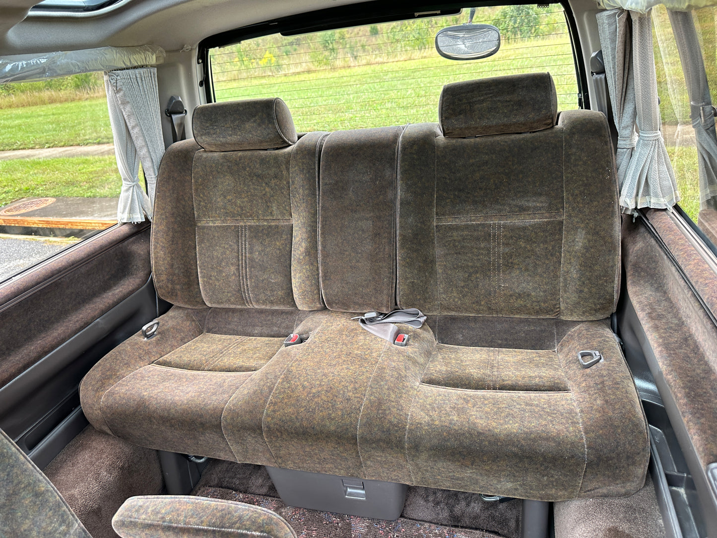 1993 TOYOTA HIACE SUPER CUSTOM LIMITED 4WD - FULLY LOADED & ONLY 28k MILES — LOT#653