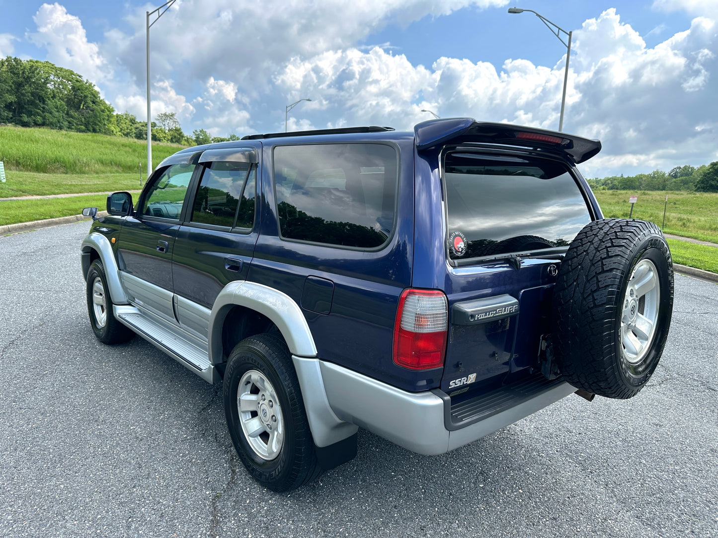 2000 TOYOTA HILUX SURF SSR-X RZN185 — 4-Cylinder Gas — LOT#590