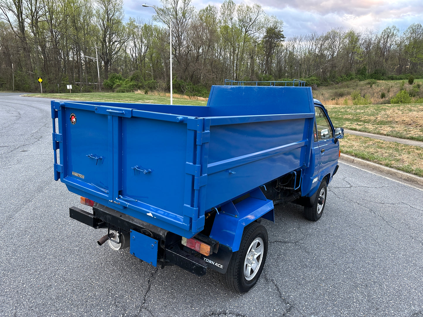 1990 TOYOTA TOWNACE HIGH-SIDE DUMP YM60