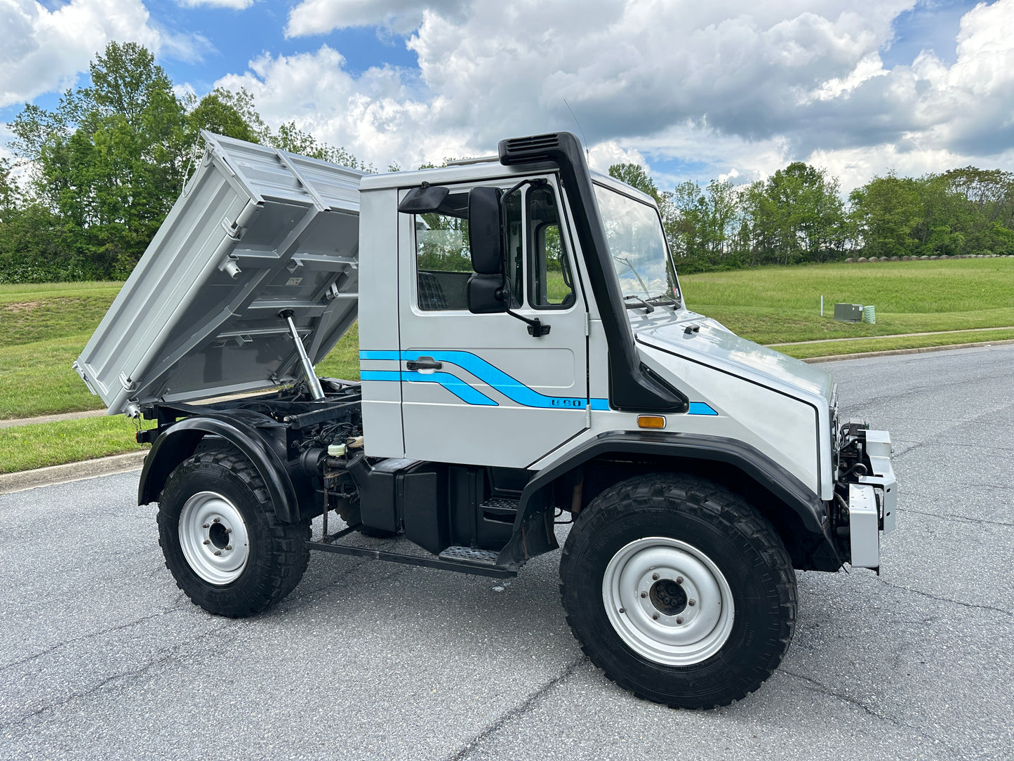 1993 MERCEDES BENZ UNIMOG 408-Series U90 3-WAY DUMP TRUCK