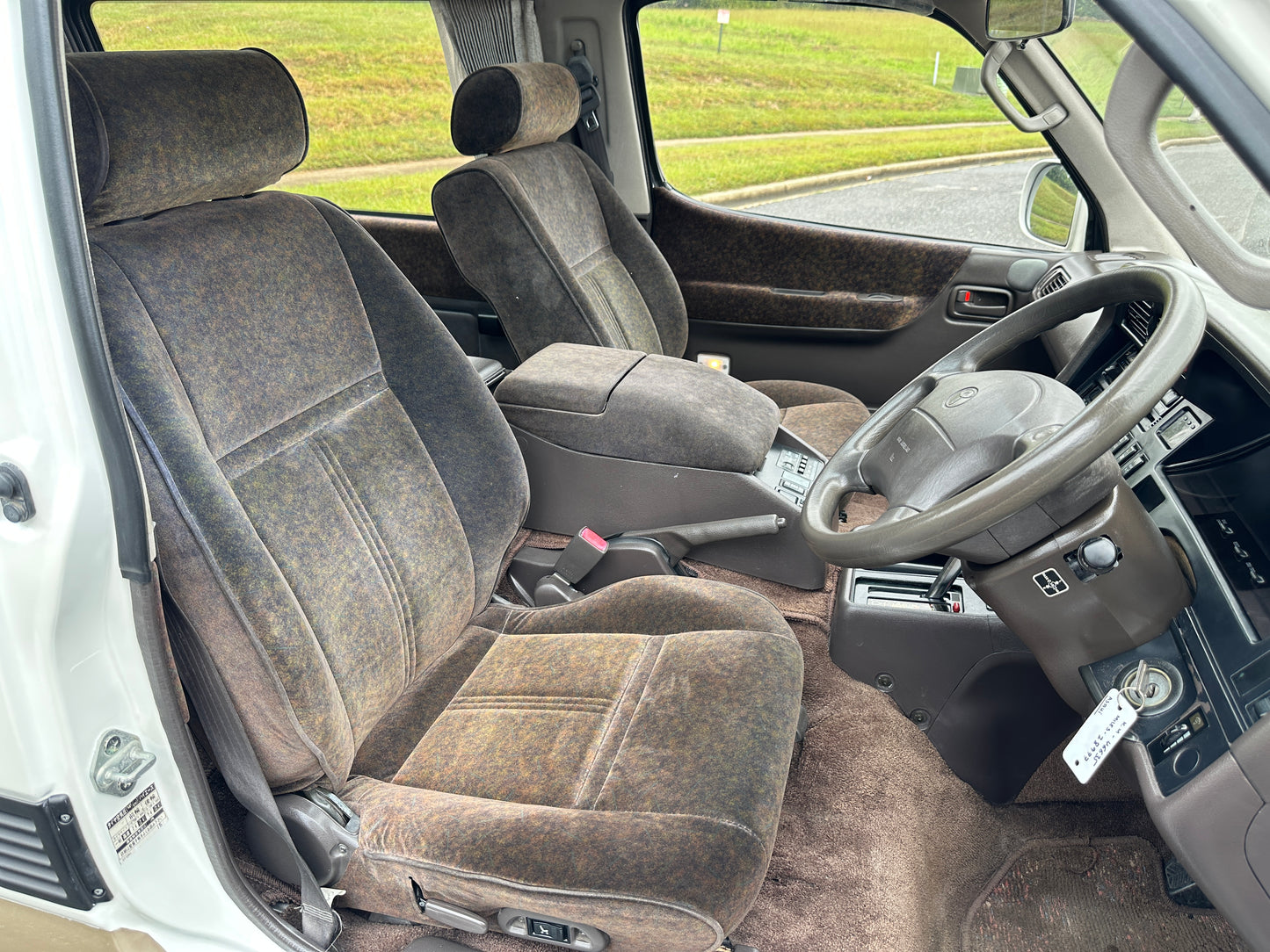 1993 TOYOTA HIACE SUPER CUSTOM LIMITED 4WD - FULLY LOADED & ONLY 28k MILES — LOT#653