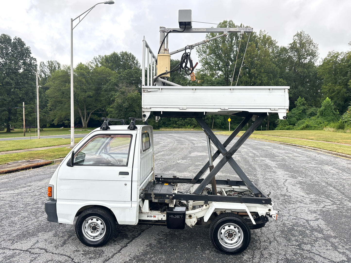 1992 DAIHATSU HIJET 4WD SCISSOR LIFT DUMP WITH CRANE — LOT#637