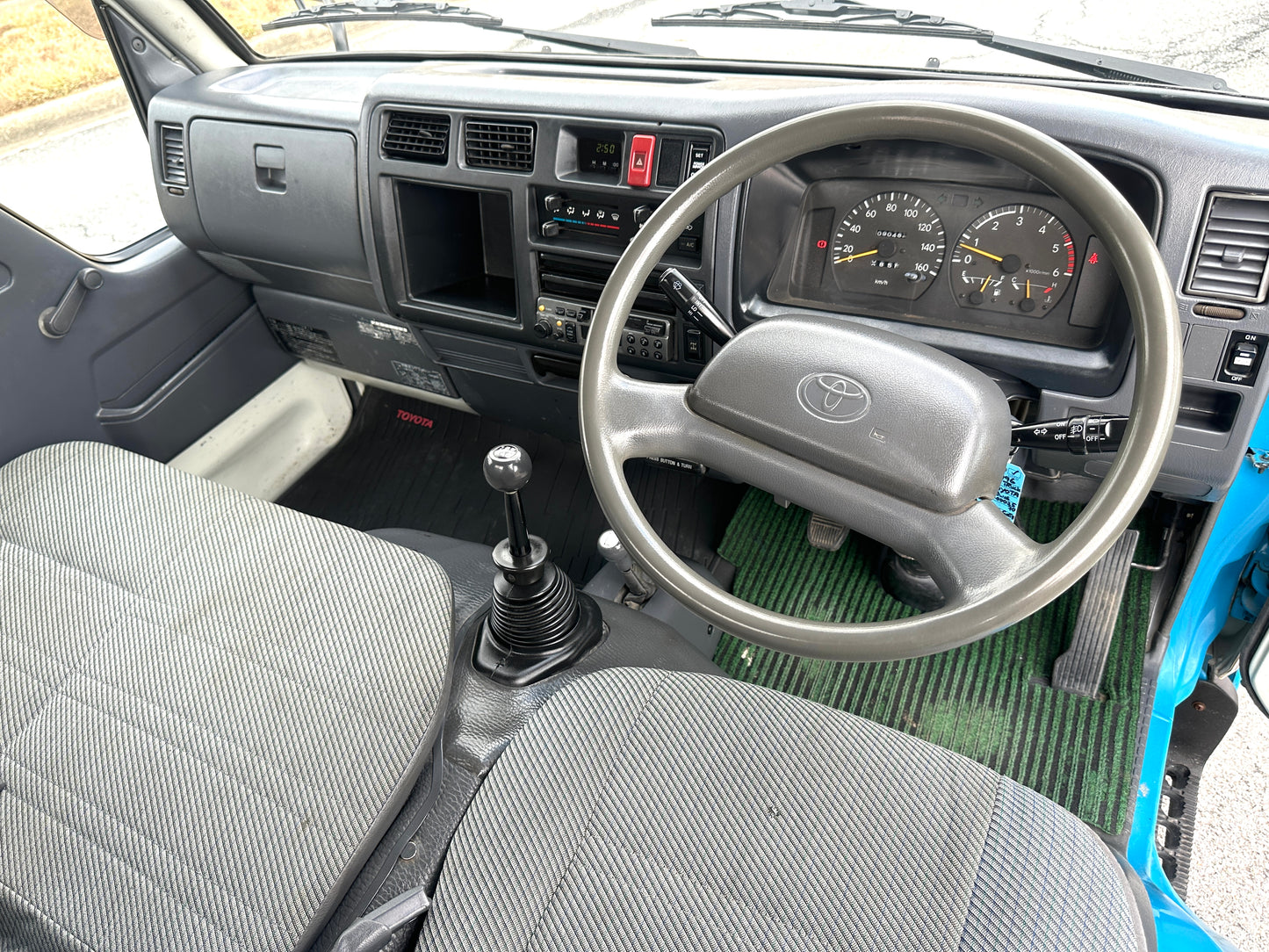 1996 TOYOTA HIACE LY151