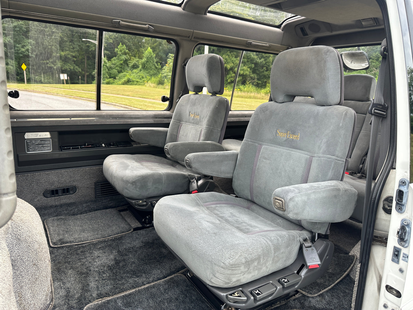 1992 MITSUBISHI DELICA STAR WAGON 4WD SUPER EXCEED - TURBO DIESEL — LOT#633