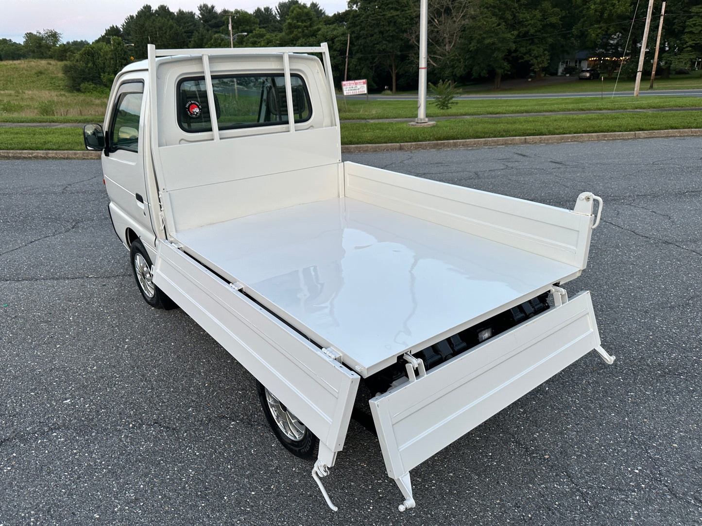 1997 SUZUKI CARRY SCISSOR-LIFT DUMP 4WD — LOT#581