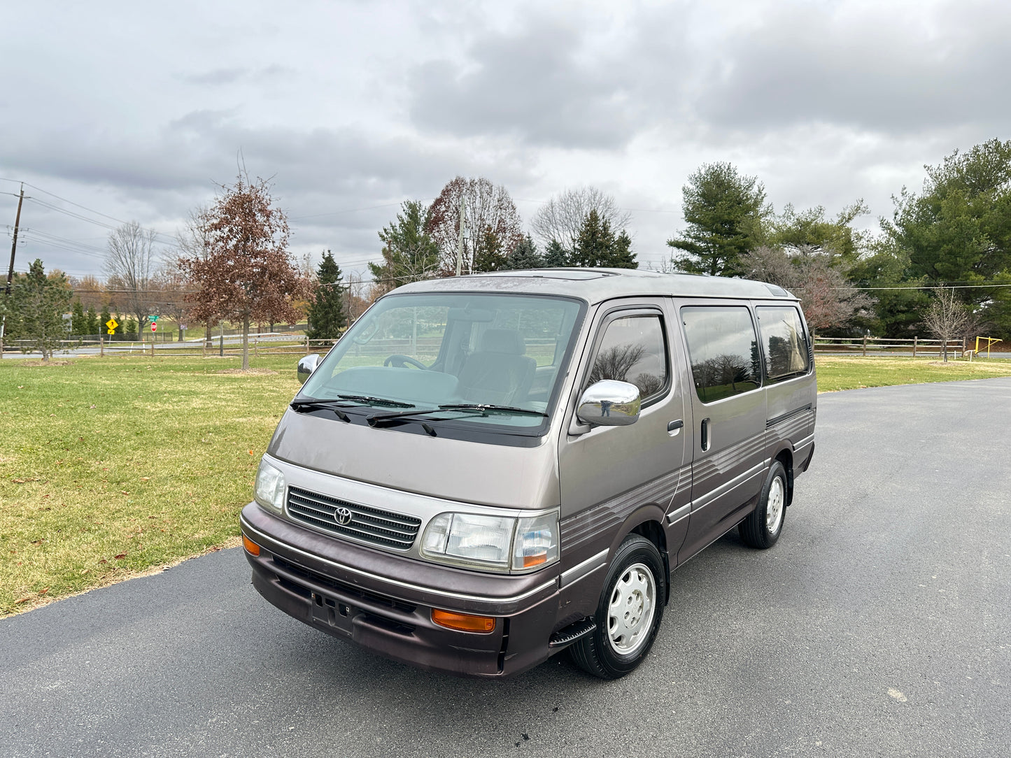 1994 TOYOTA HIACE SUPER CUSTOM LIVING SALOON EX KZH100