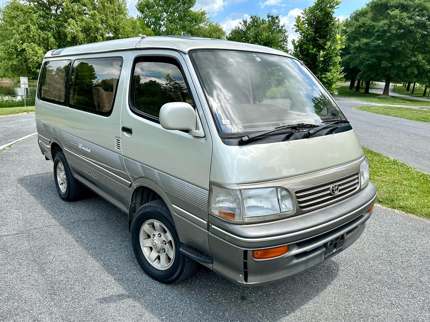 1995 TOYOTA HIACE SUPER CUSTOM LIMITED KZH106