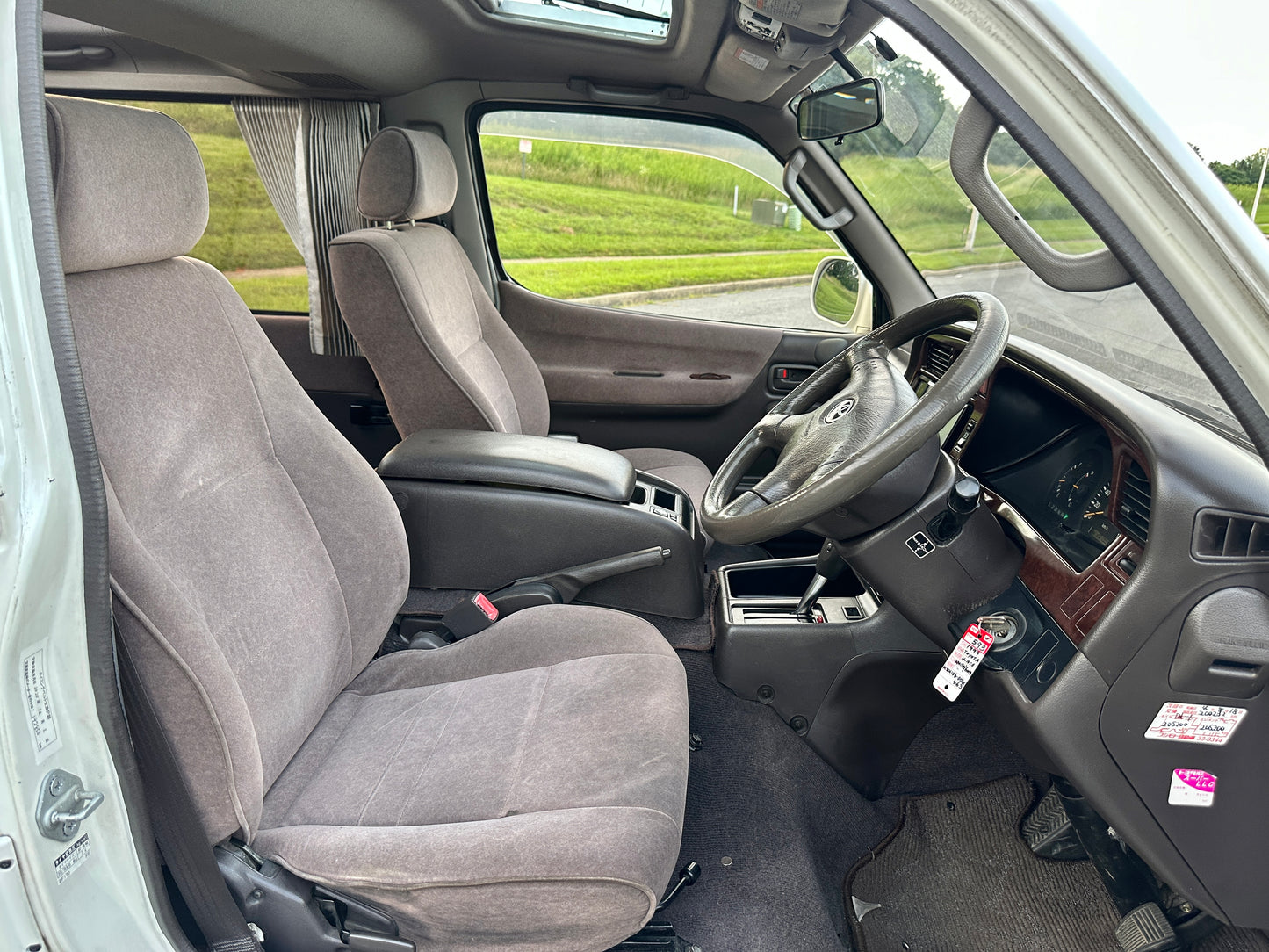 1999 TOYOTA HIACE SUPER CUSTOM LIVING SALOON EX 4WD — INTERCOOLER TURBO DIESEL — LOT#593
