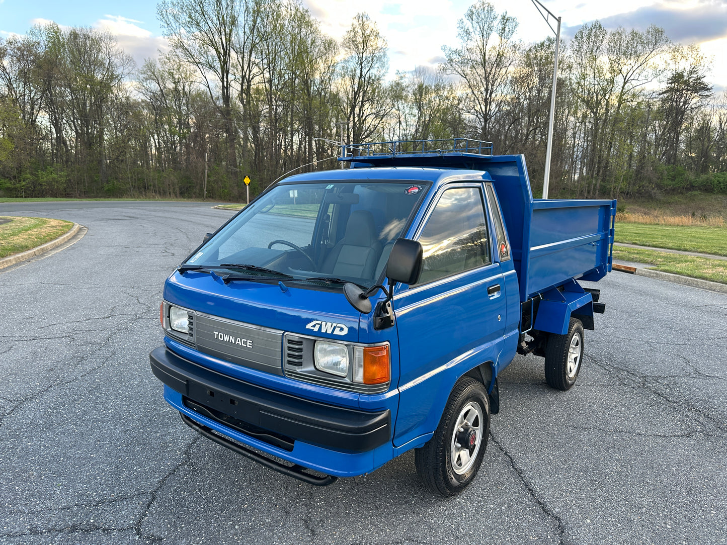 1990 TOYOTA TOWNACE HIGH-SIDE DUMP YM60