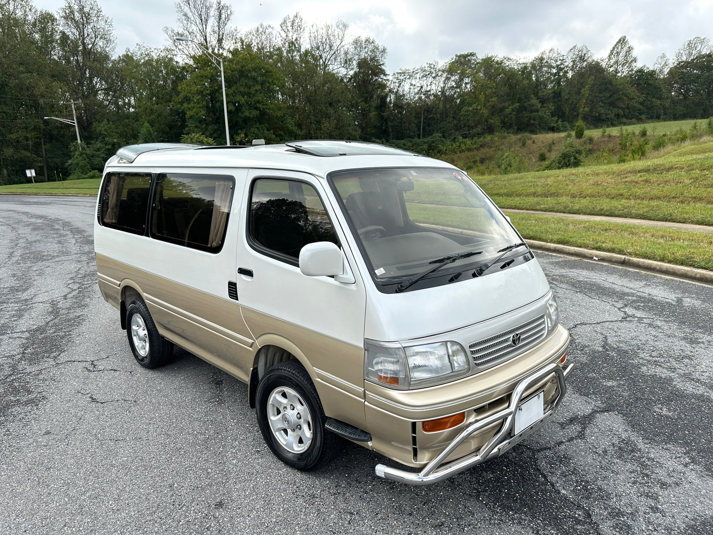 1993 TOYOTA HIACE SUPER CUSTOM LIMITED 4WD - FULLY LOADED & ONLY 28k MILES — LOT#653