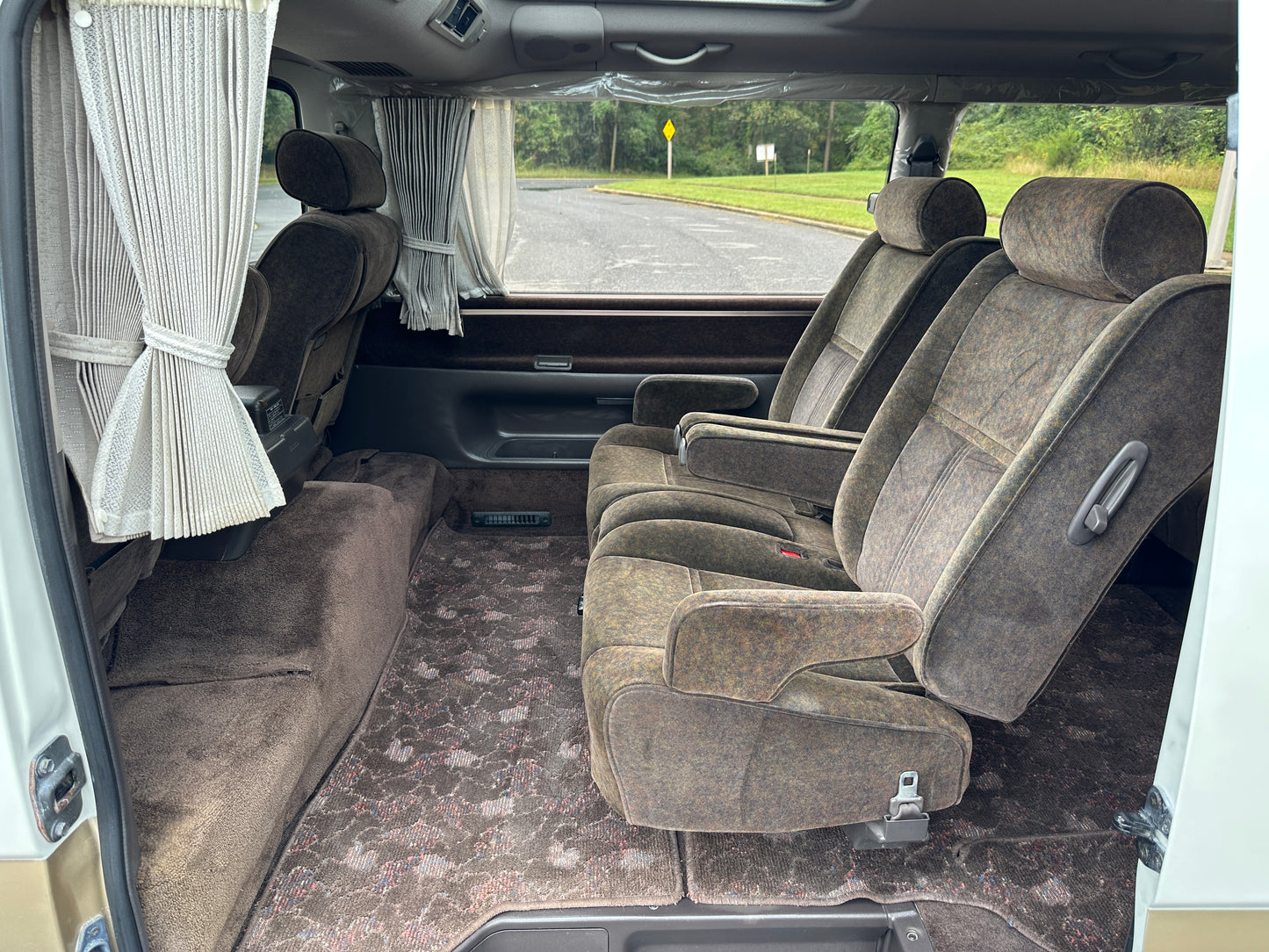 1993 TOYOTA HIACE SUPER CUSTOM LIMITED 4WD - FULLY LOADED & ONLY 28k MILES — LOT#653