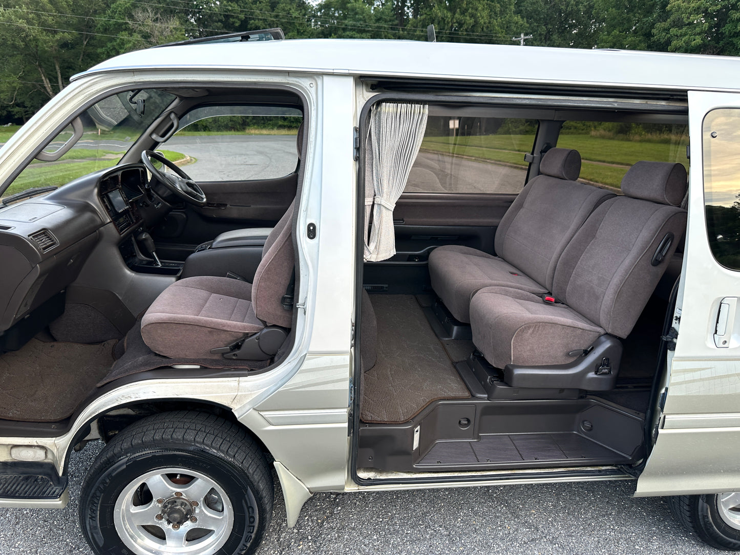 1999 TOYOTA HIACE SUPER CUSTOM LIVING SALOON EX 4WD — INTERCOOLER TURBO DIESEL — LOT#593