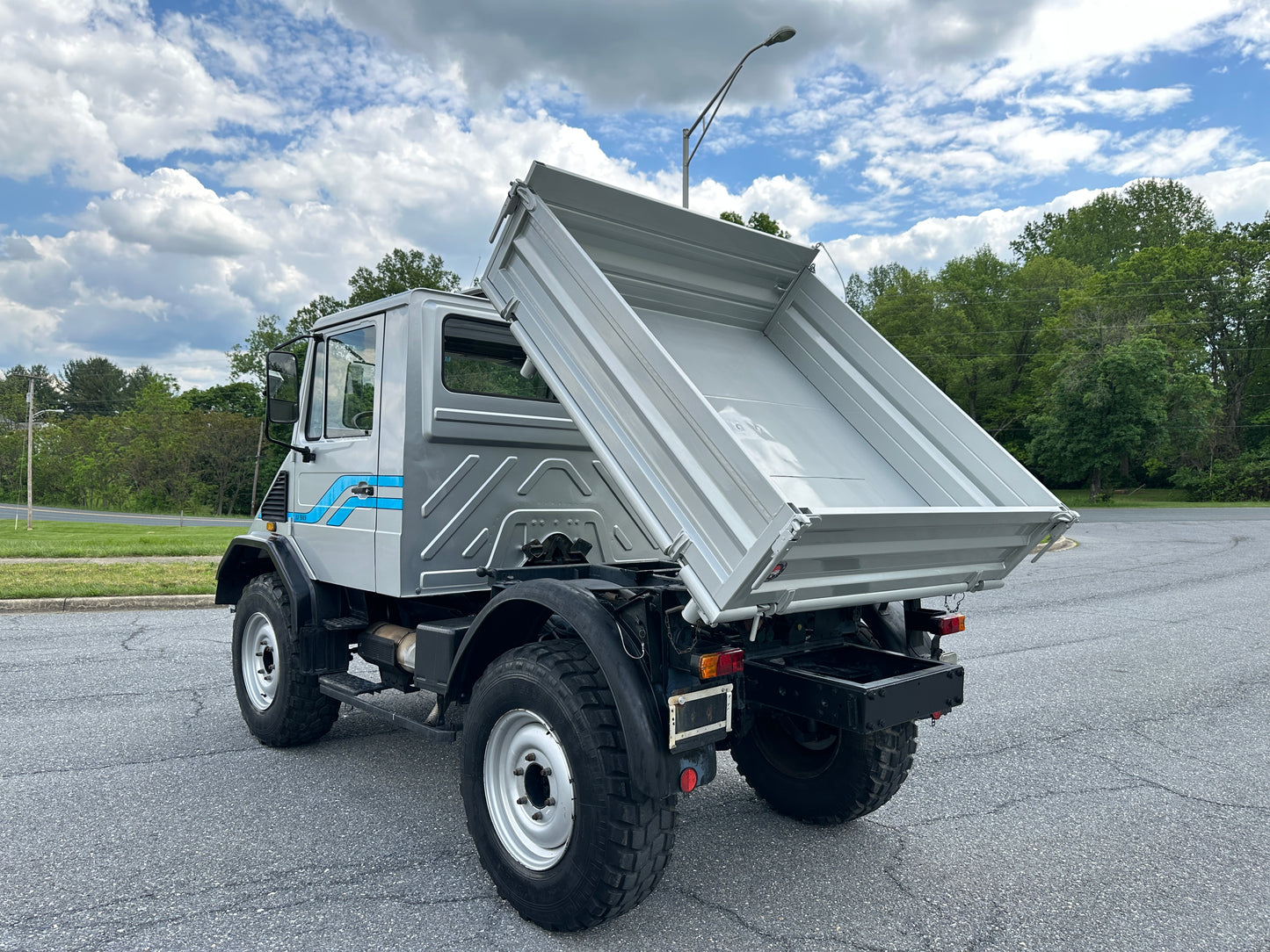 1993 MERCEDES BENZ UNIMOG 408-Series U90 3-WAY DUMP TRUCK
