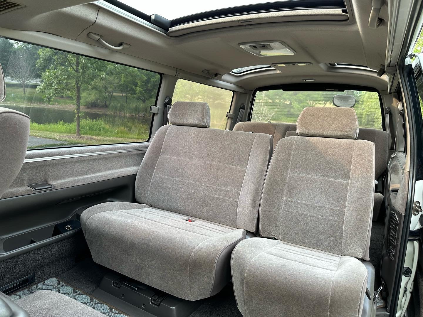 1995 TOYOTA HIACE SUPER CUSTOM LIVING SALOON EX KZH106