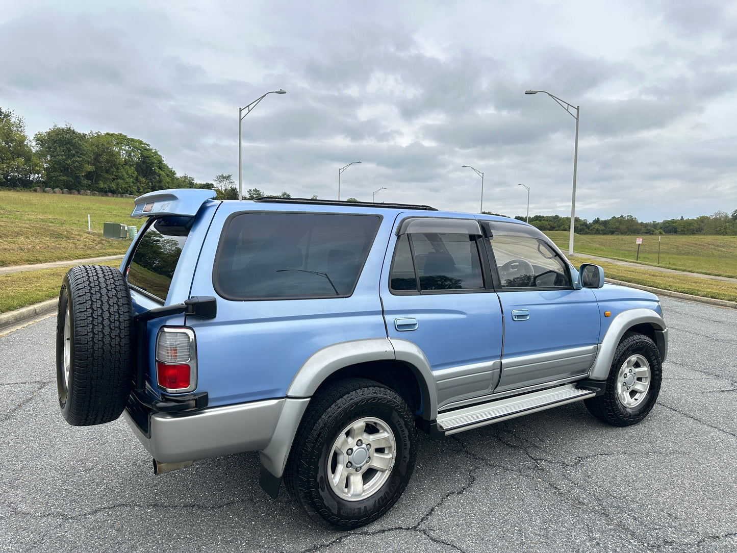 1998 TOYOTA HILUX SURF SSR-G VZN185 — V6 Gasoline - 98k Miles — LOT#607