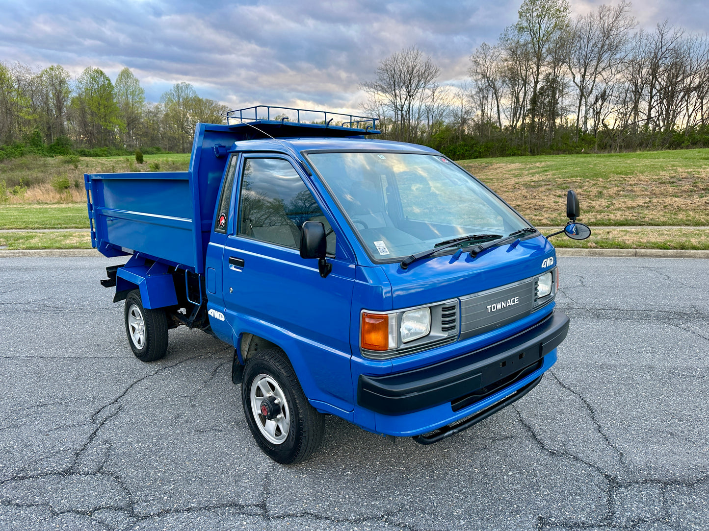 1990 TOYOTA TOWNACE HIGH-SIDE DUMP YM60