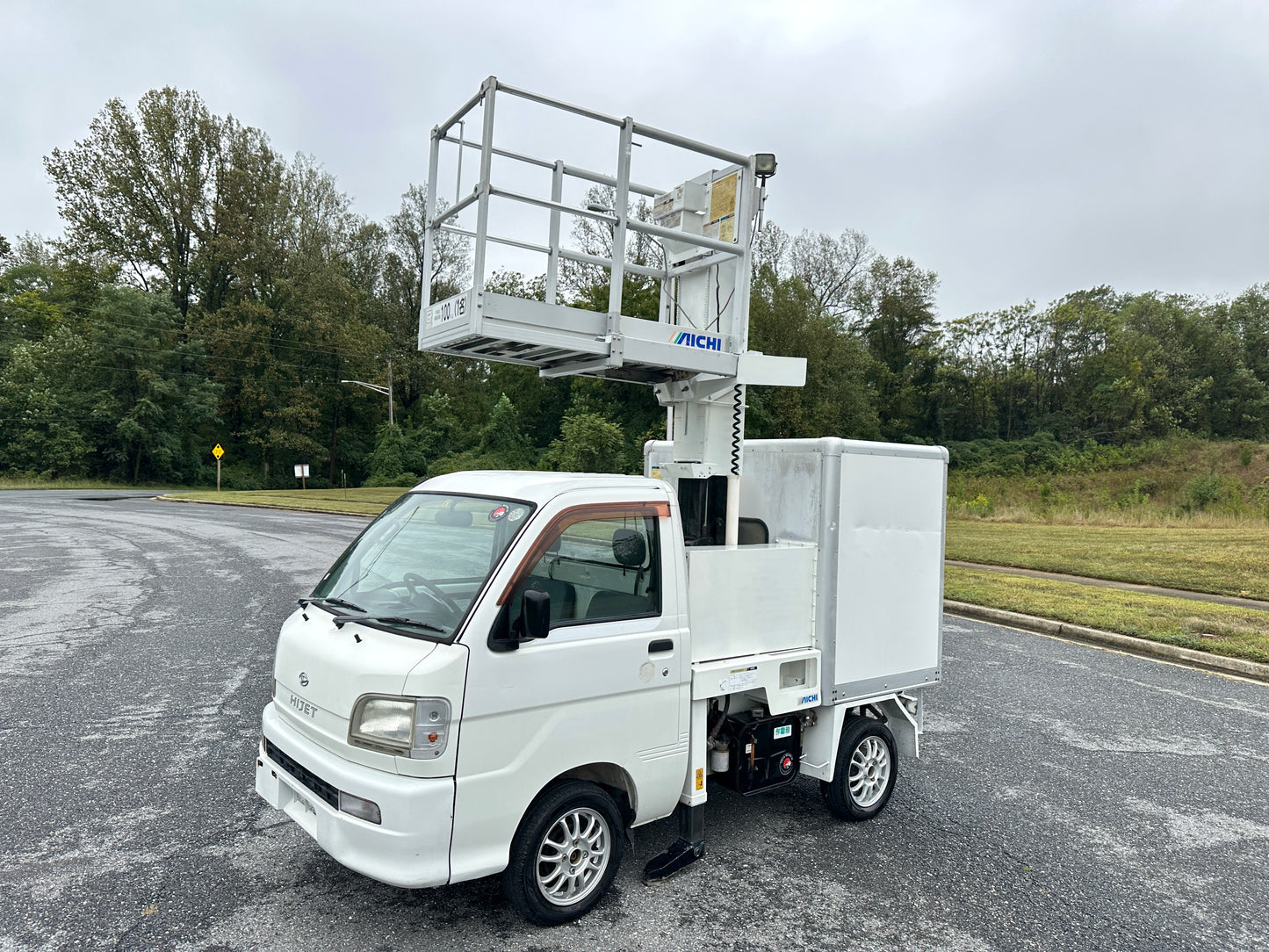 2000 DAIHATSU HIJET AERIAL WORK PLATFORM TRUCK 4WD - A/C - FUEL INJECTION & DUAL RANGE TRANSFERCASE — LOT#645