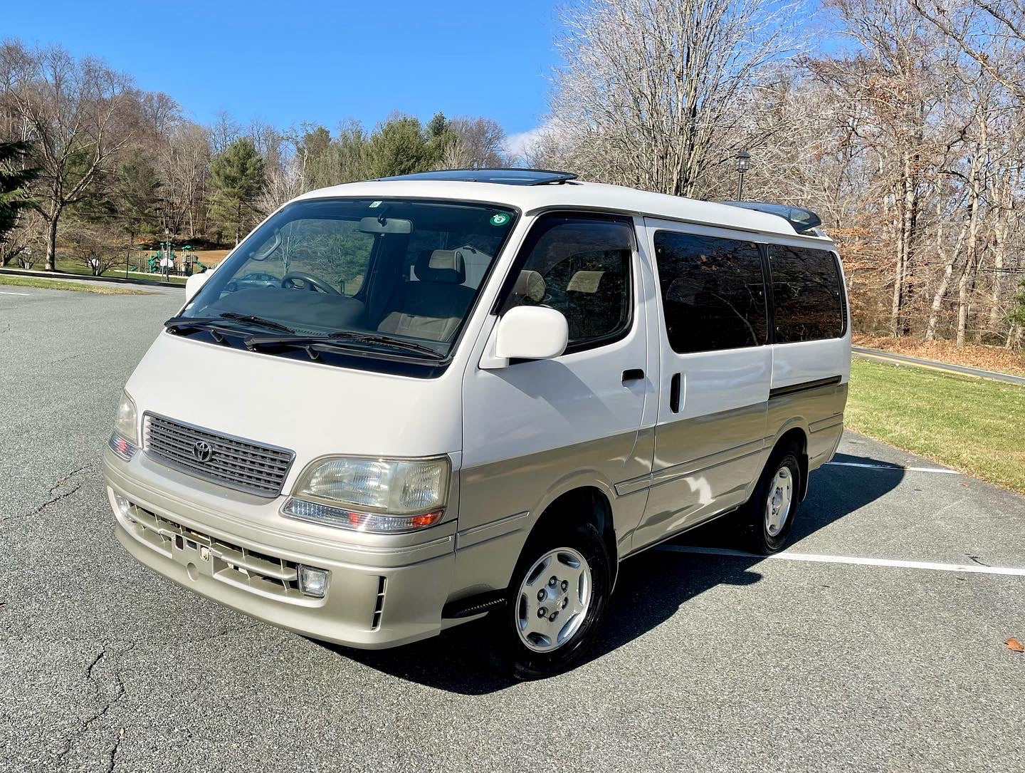 1997 TOYOTA HIACE SUPER CUSTOM G LIVING SALOON KZH106
