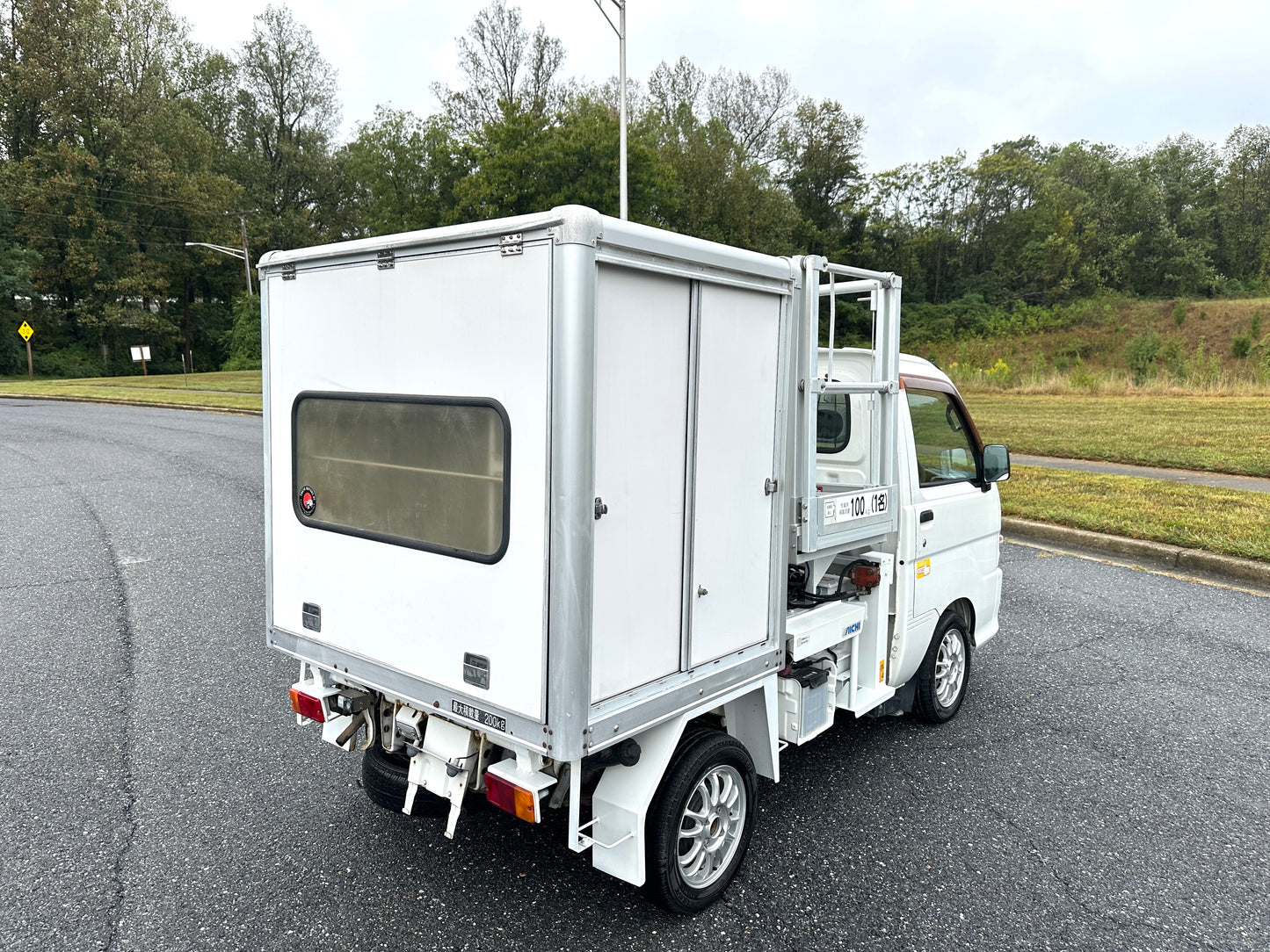 2000 DAIHATSU HIJET AERIAL WORK PLATFORM TRUCK 4WD - A/C - FUEL INJECTION & DUAL RANGE TRANSFERCASE — LOT#645