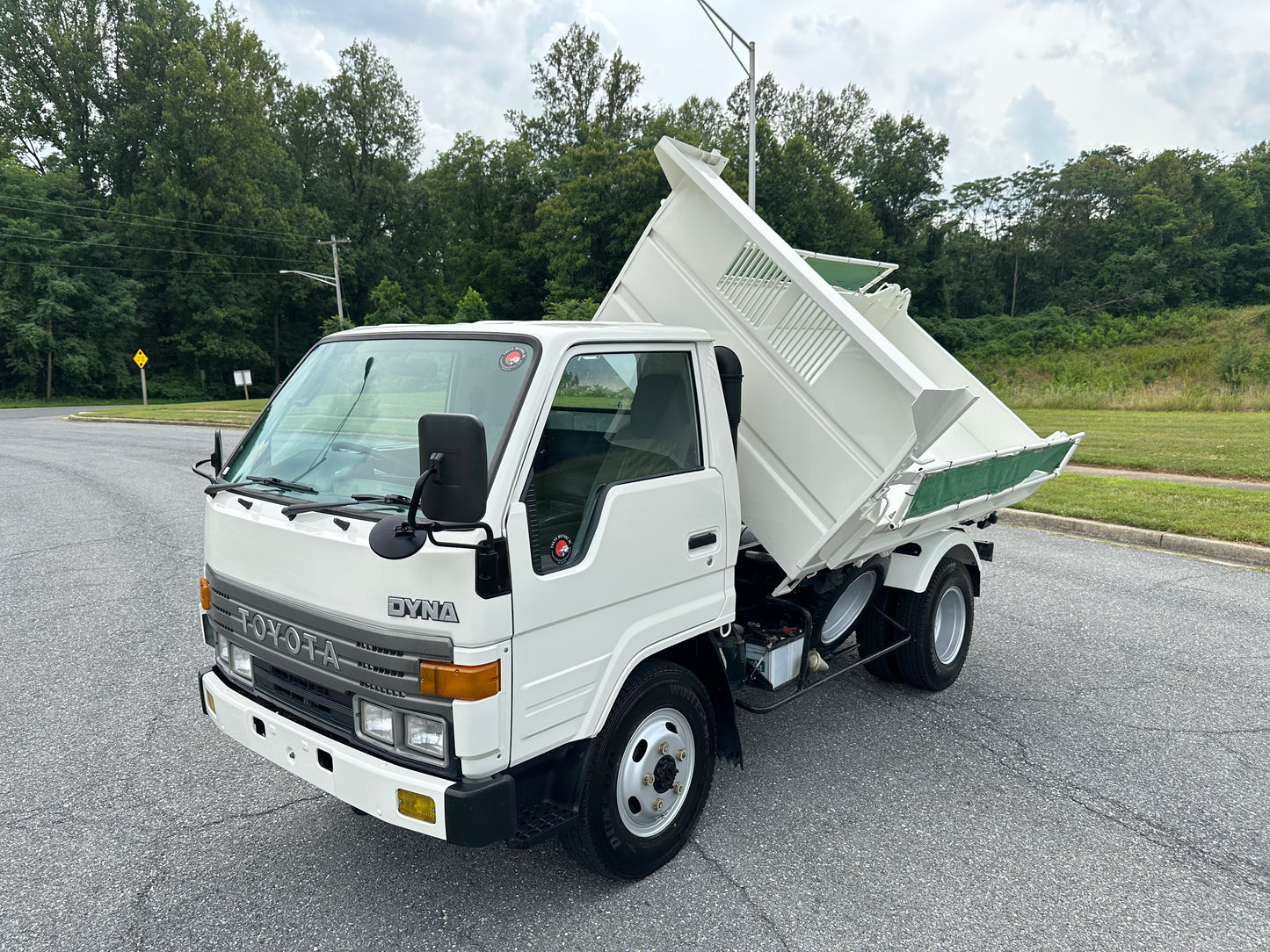1993 TOYOTA DYNA 3-WAY DUMP TRUCK - 4WD - DIESEL— LOT#578