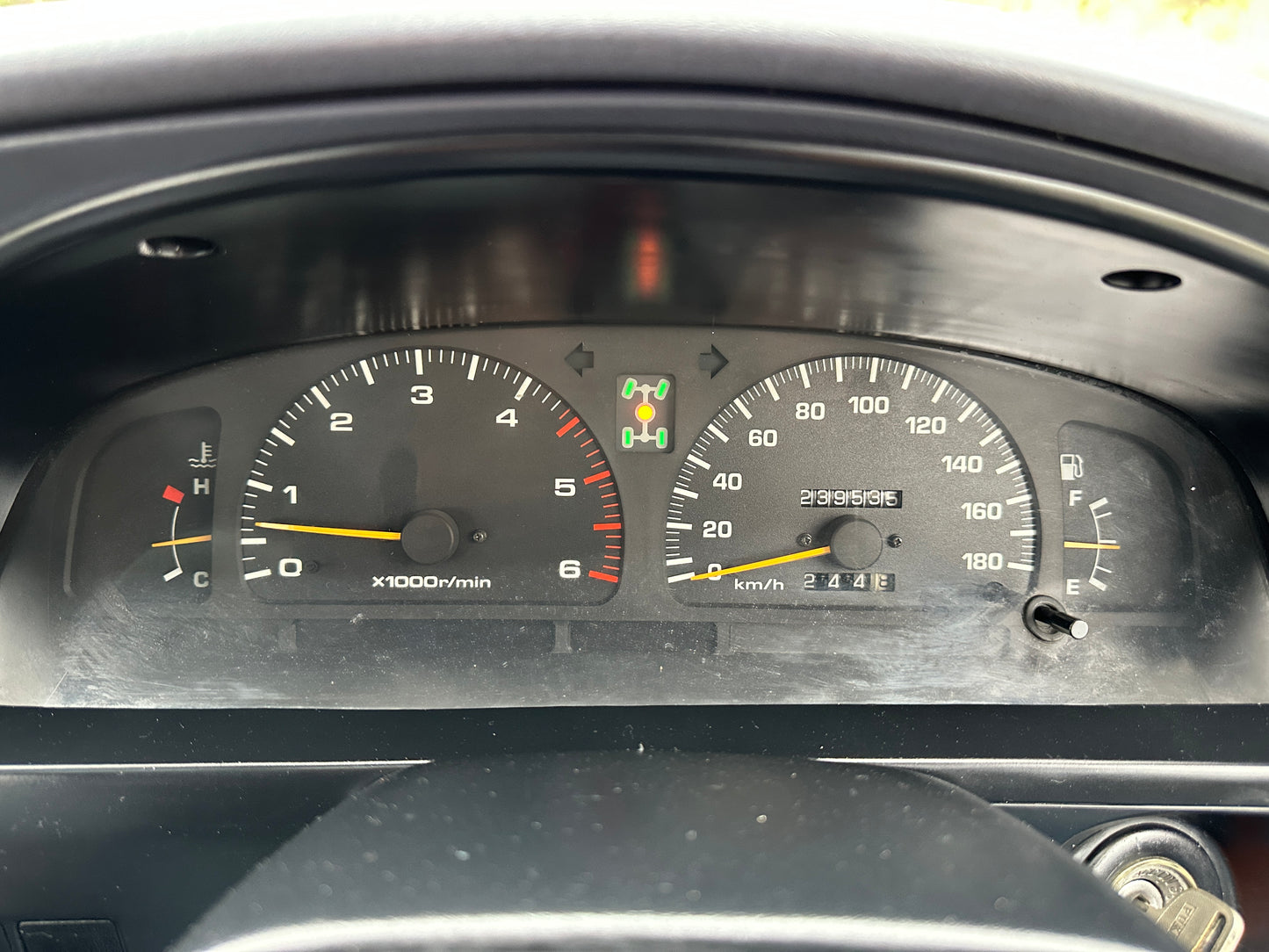 1996 TOYOTA HILUX SURF KZN185 SSR-G WITH 5 SPEED MANUAL TRANSMISSION