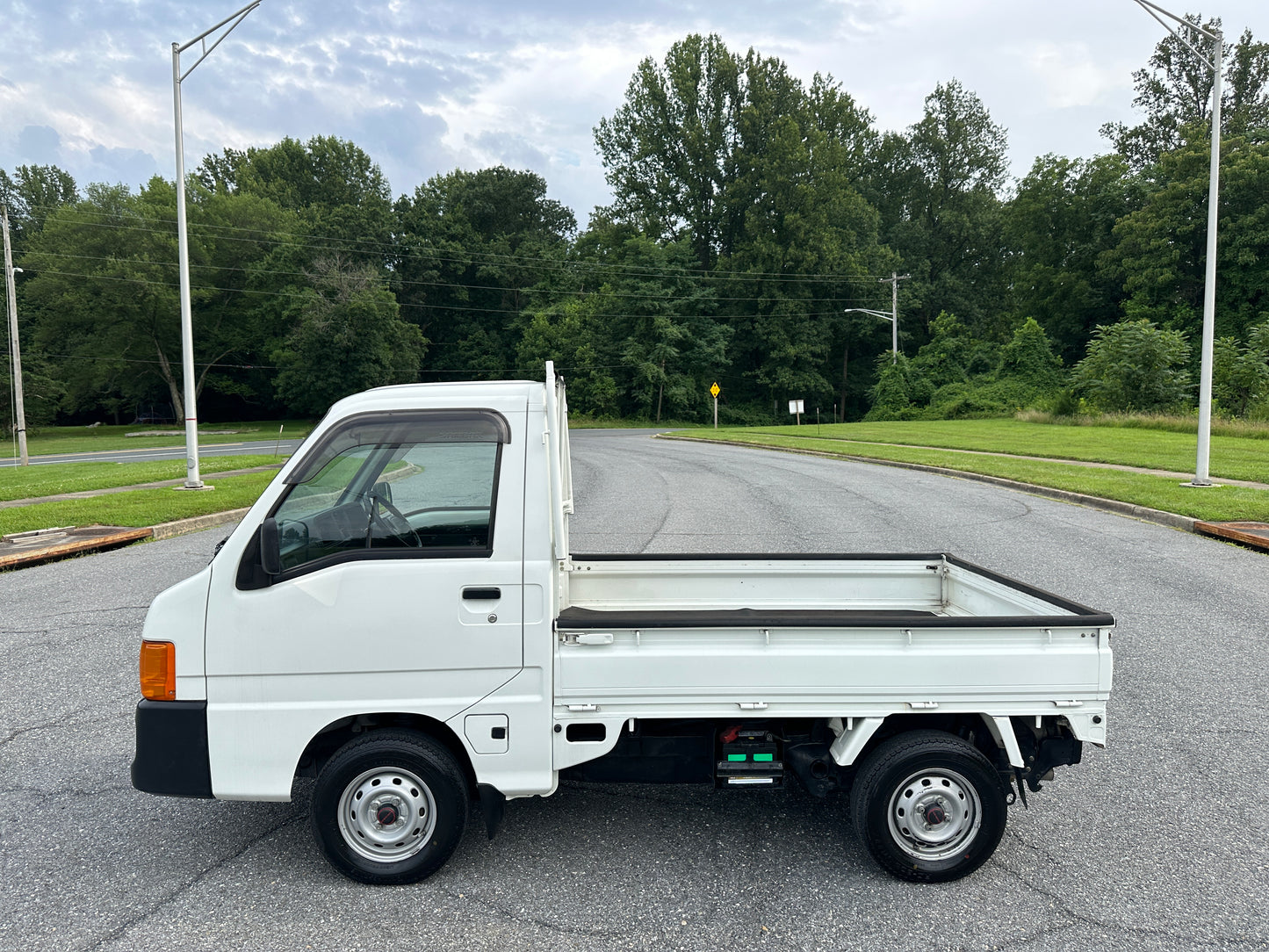 2000 SUBARU SAMBAR 4WD - A/C - FUEL INJECTION & AIRBAG — LOT 600