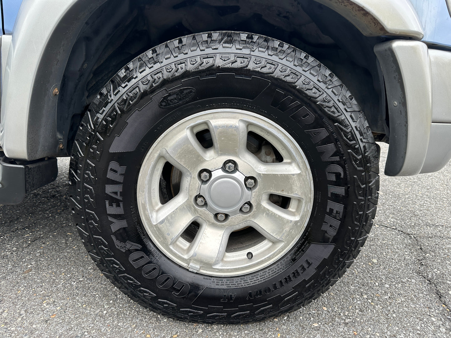1998 TOYOTA HILUX SURF SSR-G VZN185 — V6 Gasoline - 98k Miles — LOT#607