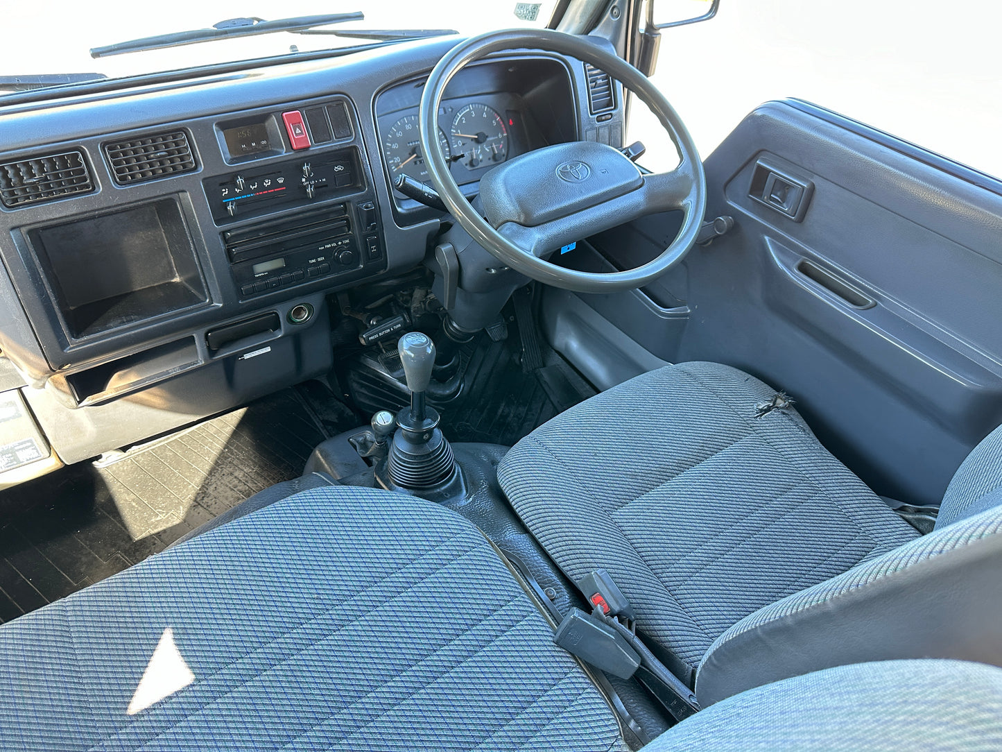 1997 TOYOTA DYNA LY161 DOUBLE-CAB TRUCK
