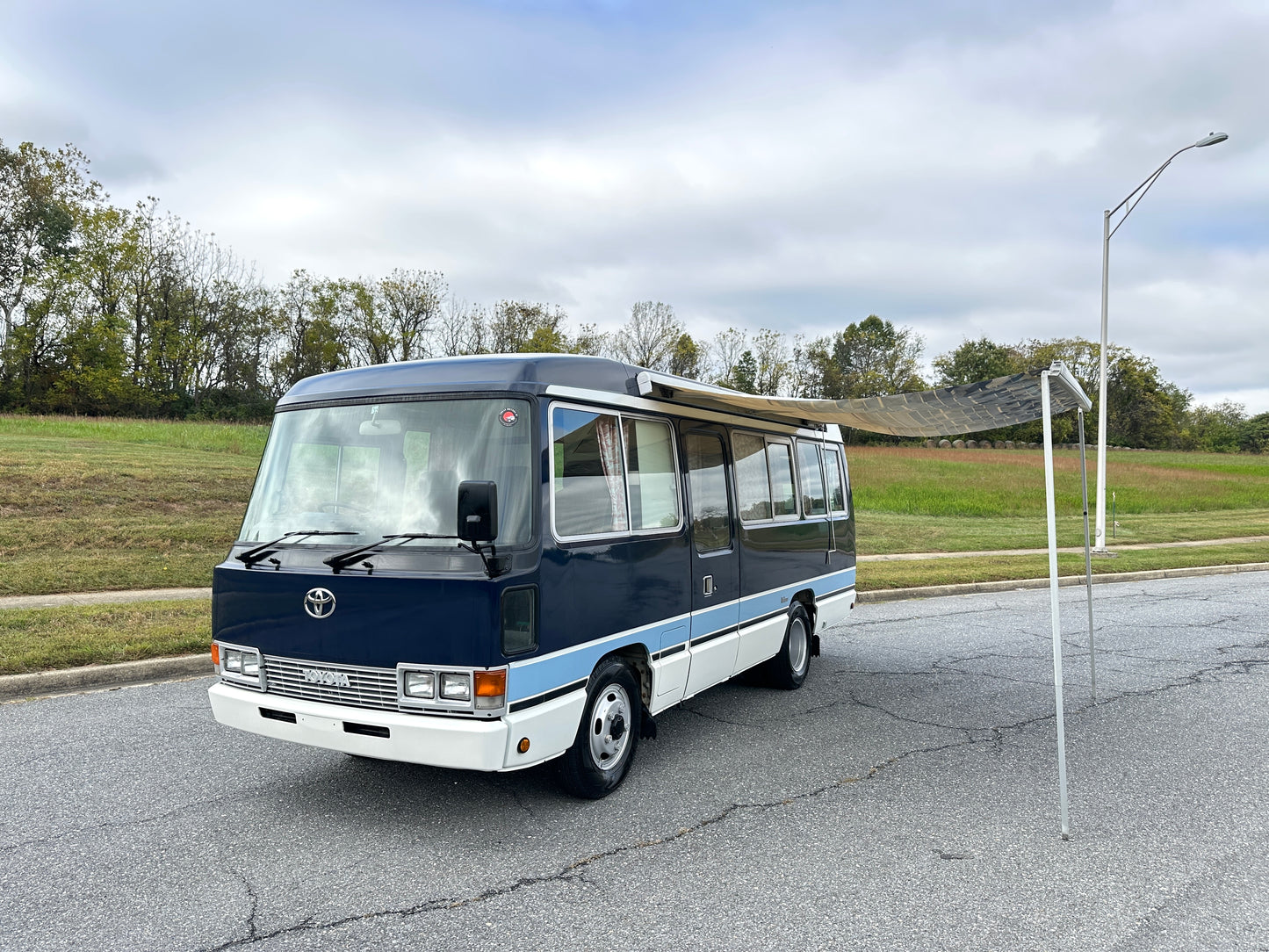 1992 TOYOTA COASTER DELUXE CAMPER — LOT#587