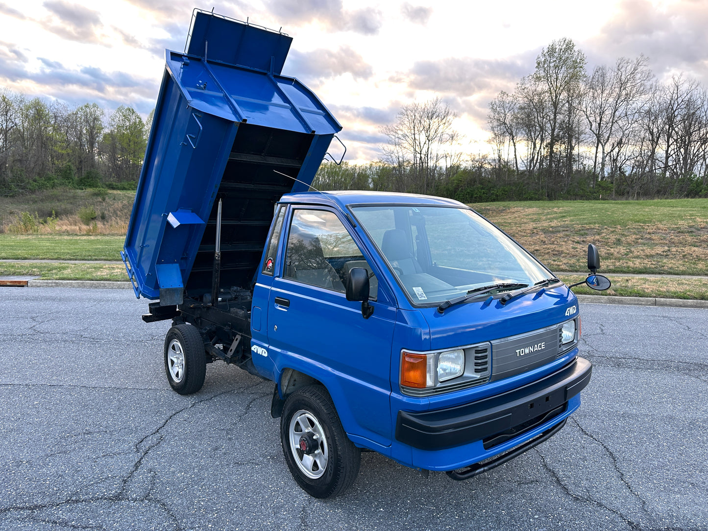 1990 TOYOTA TOWNACE HIGH-SIDE DUMP YM60