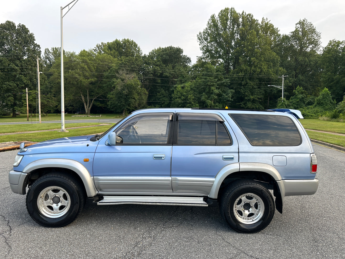 1998 TOYOTA HILUX SURF SSR-G VZN185 — V6 Gasoline - 98k Miles — LOT#607