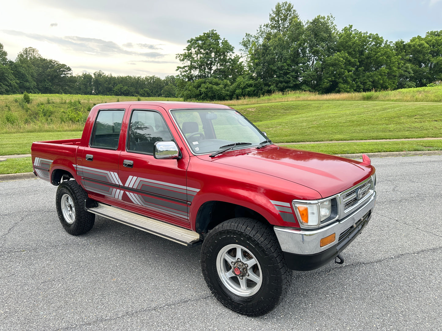 1992 TOYOTA HILUX DOUBLE CAB PICKUP 4WD - DIESEL & 5-SPEED