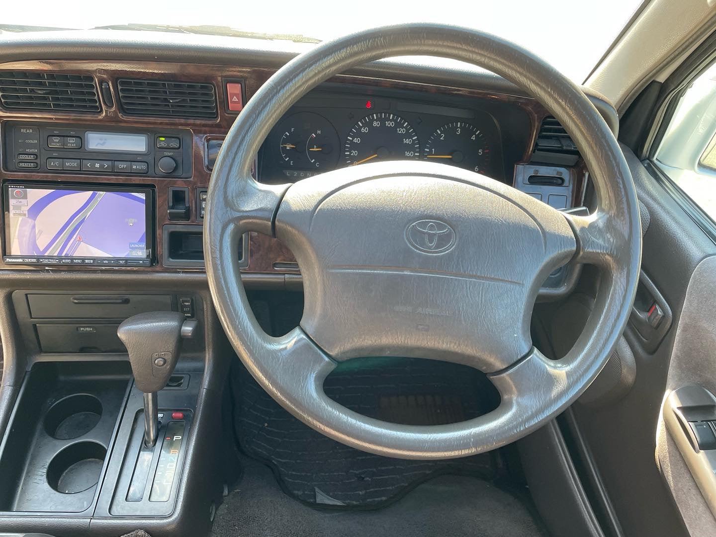 1997 TOYOTA HIACE SUPER CUSTOM G LIVING SALOON KZH106