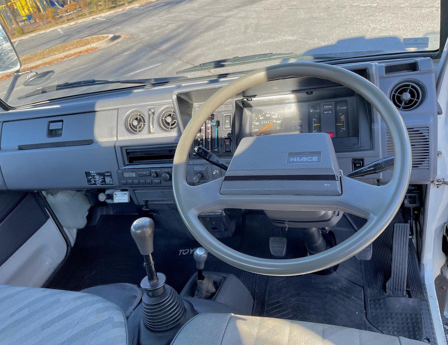 1993 TOYOTA HIACE LH95