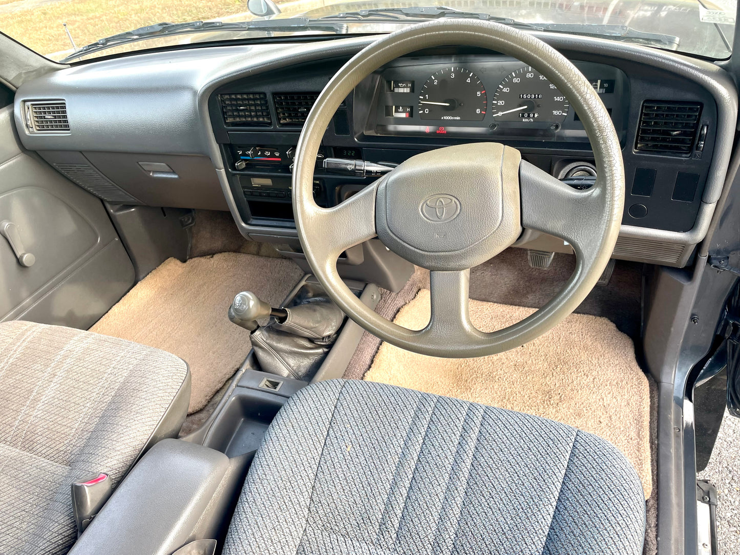 1993 TOYOTA HILUX LN106