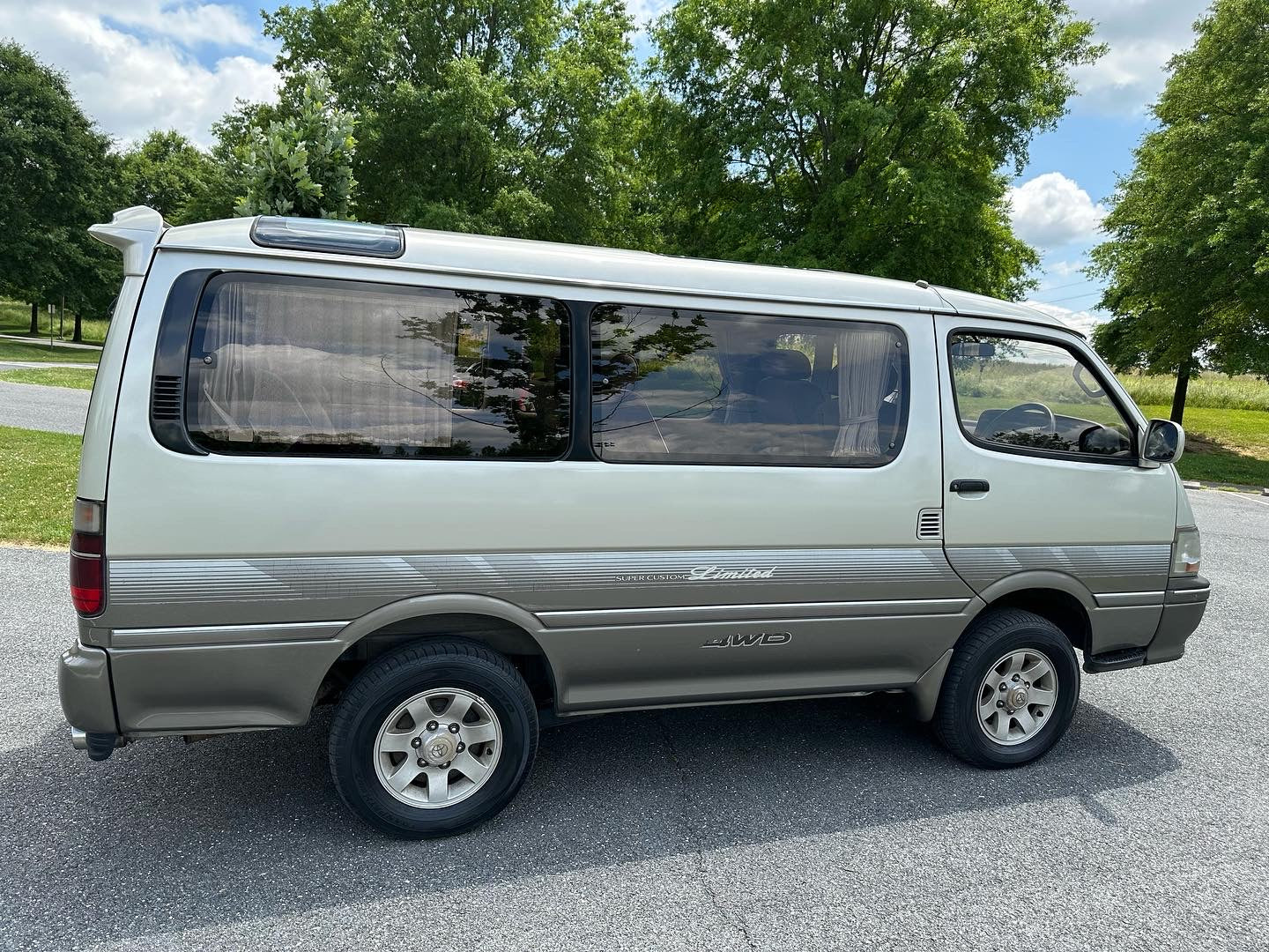 1995 TOYOTA HIACE SUPER CUSTOM LIMITED KZH106