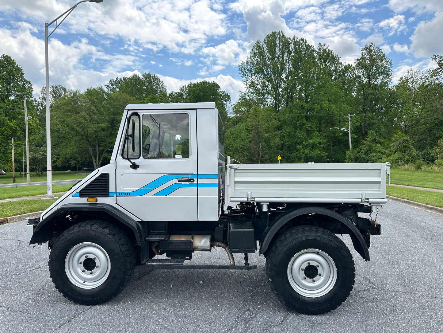 1993 MERCEDES BENZ UNIMOG 408-Series U90 3-WAY DUMP TRUCK