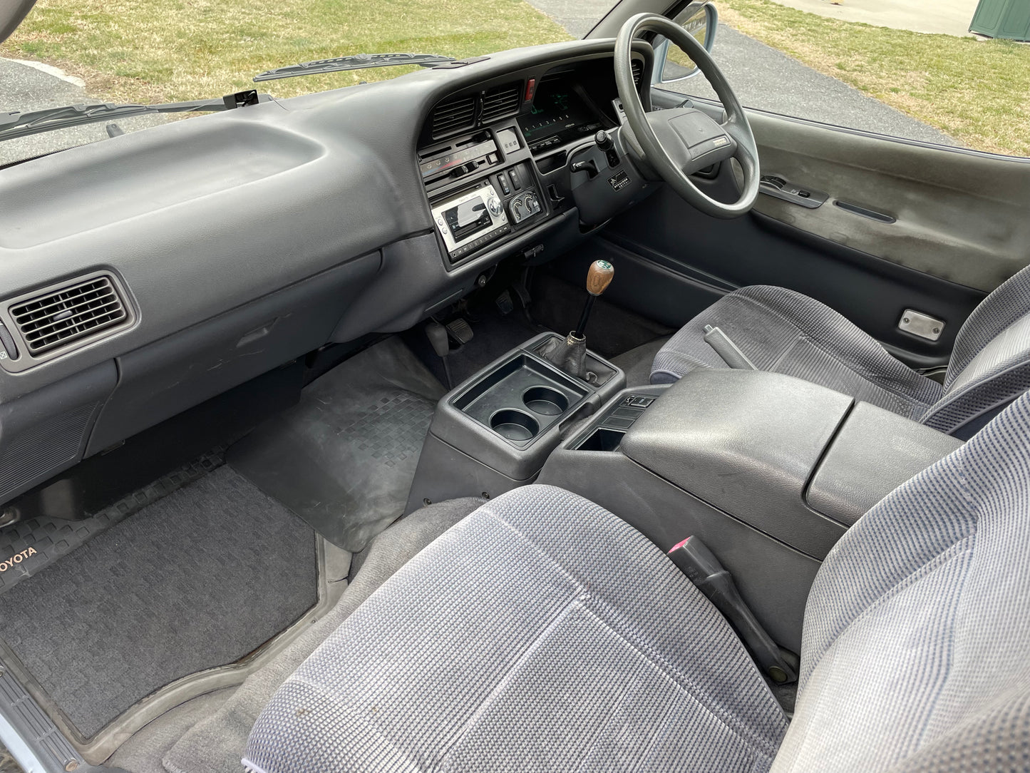 1991 TOYOTA HIACE SUPER CUSTOM LH107