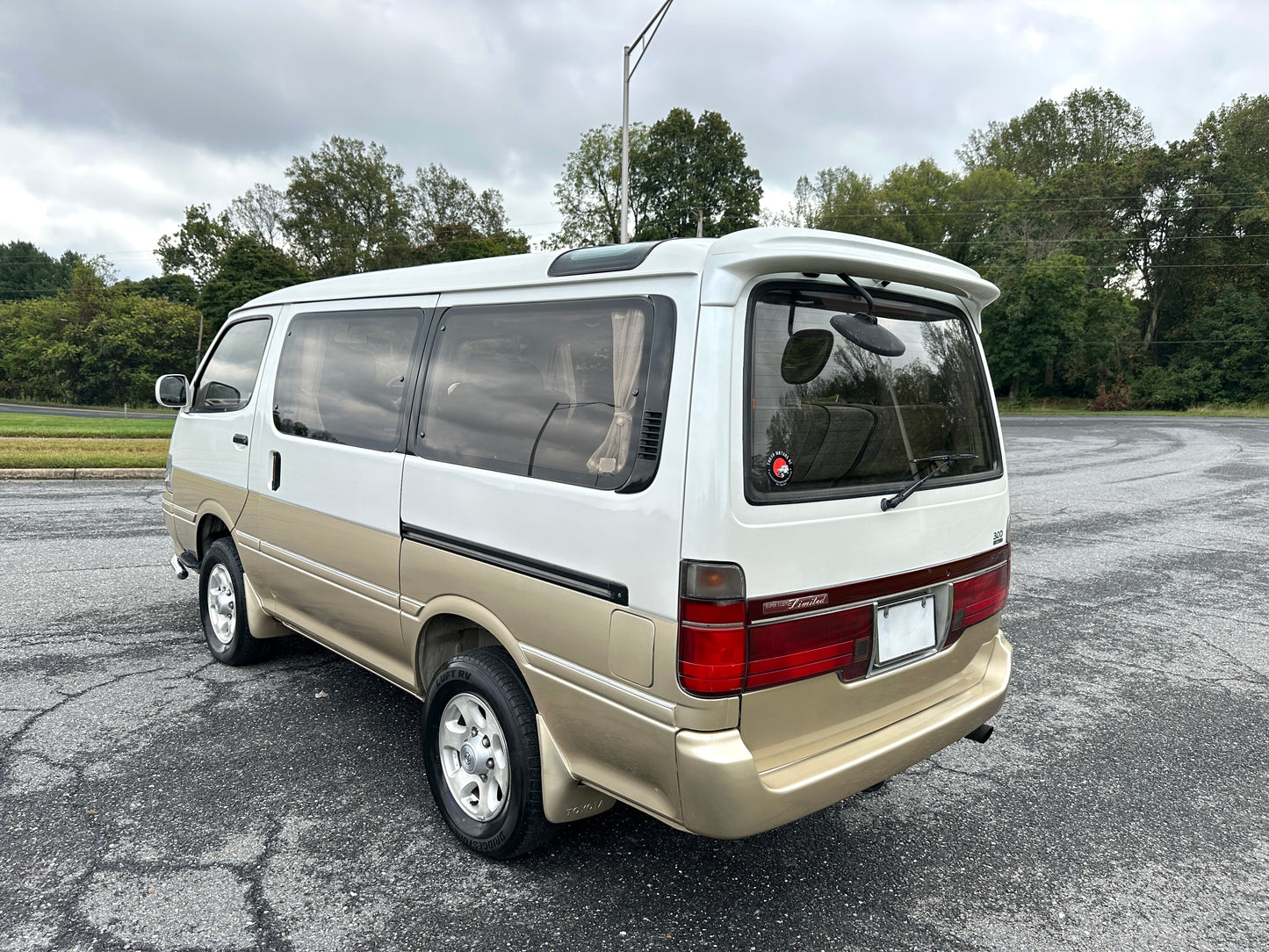 1993 TOYOTA HIACE SUPER CUSTOM LIMITED 4WD - FULLY LOADED & ONLY 28k MILES — LOT#653