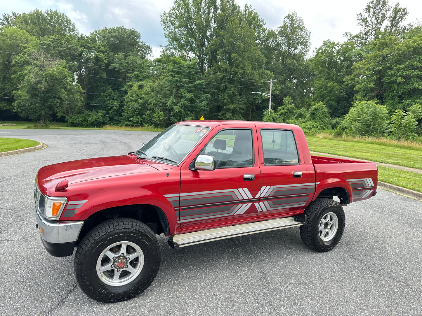1992 TOYOTA HILUX DOUBLE CAB PICKUP 4WD - DIESEL & 5-SPEED