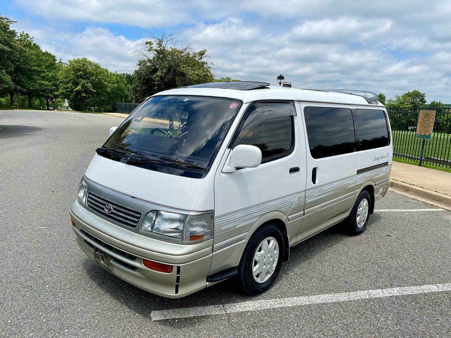 1996 TOYOTA HIACE SUPER CUSTOM LIVING SALOON EX KZH100